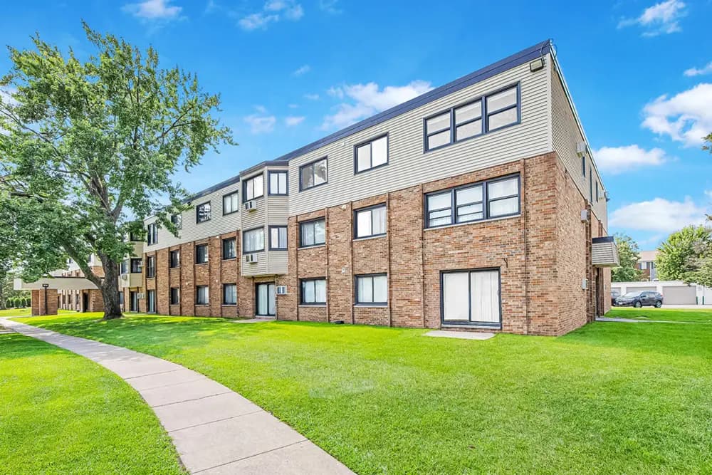 Brooklyn Park apartments for rent - image - Ridgebrook-Apartments-Exteriors-_-Amenities-4_edited.jpg
