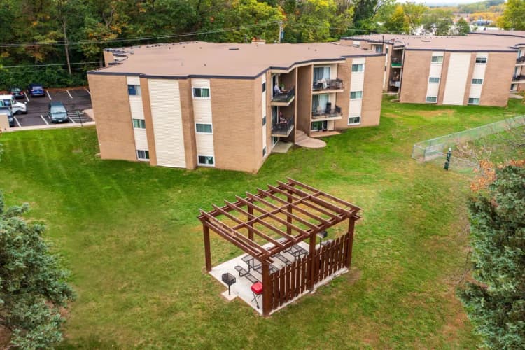 Brooklyn Park apartments for rent - image - northview-commons-columbia-heights-mn-northview-commons-bbq.jpg