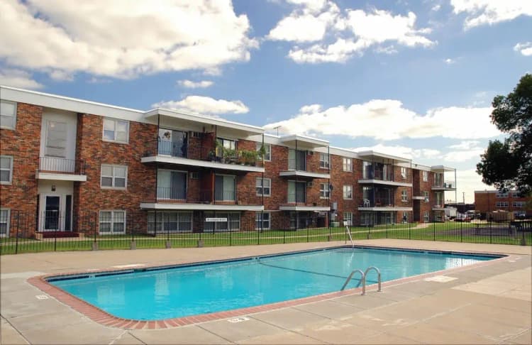 Brooklyn Park apartments for rent - image - imgi_238_pointofamerica_brooklynpark_mn_exterior_outdoorpool.jpg