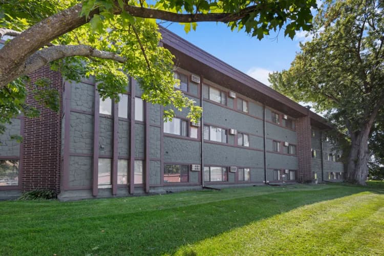 undefined apartments for rent - image - pebble-creek-north-apartments-brooklyn-park-mn-side-of-building.jpg