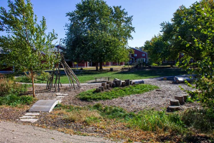 undefined apartments for rent - image - brooks-garden-apartments-courtyard.jpg